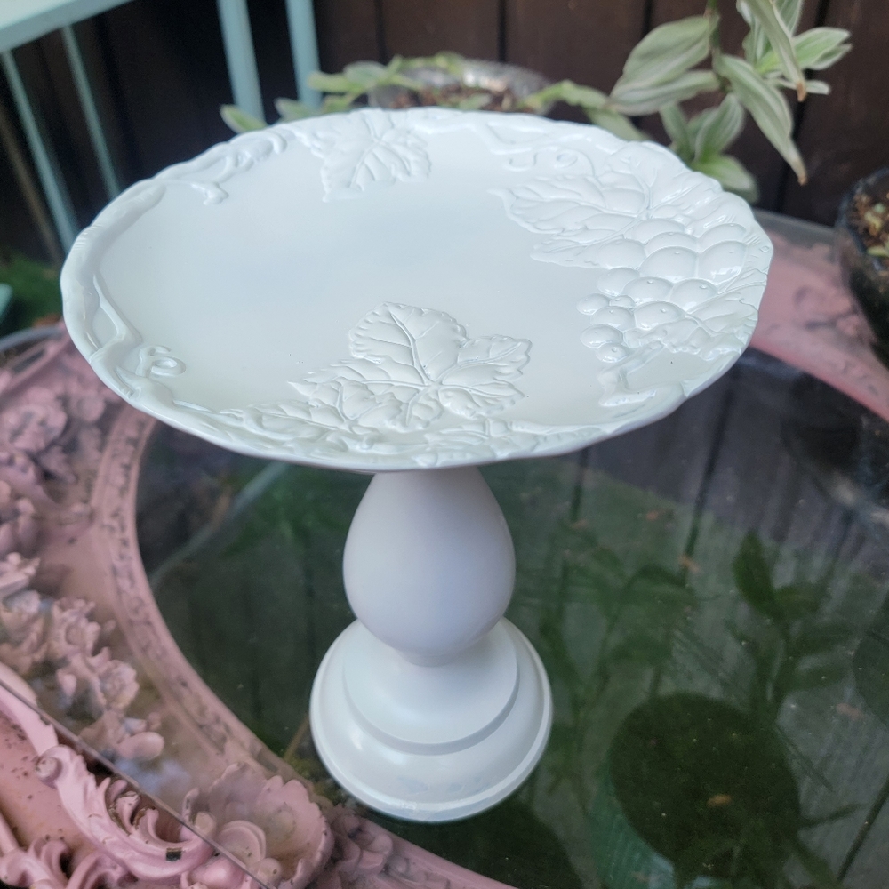 Small White Metal Grape Design Tray/Stand